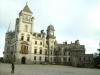 Eno vorm Dunrobin Castle: Eno vor dem Dunrobin Castle,
dem größte Wohngebäude in den nördlichen Highlands