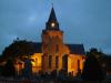 Kathedrale von Dornoch: die angeleuchtete Kathedrale von Dornoch
(mit dem gruselig dunklen Friedhof davor)