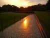 Vietnam Veterans Memorial: Sonnenuntergang über der 1982 fertiggestellten Memorial Wall,
dem ältesten Teil des Vietnam Veterans Memorial in Washington, D.C.