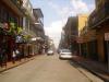 Bourbon Street: die Bourbon Street durch das French Quarter ist gesäumt von Gebäuden,
welche die weltbekannte Architektur von New Orleans repräsentieren 