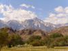 Lone Pine Peak: vom Ort Lone Pine aus knipsen wir den 3,947m hohen Lone Pine Peak,
obwohl wir eigentlich den rechts davon in den Wolken versteckten Mount Whitney sehen wollen,
der mit 4421m Höhe der höchste Berg der USA außerhalb Alaskas ist