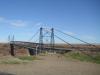 Tanner's Suspension Bridge: in Cameron (Arizona) kommen wir an der Tanner's Suspension Bridge vorbei,
der älteste Hängebrücke Arizonas (1911 eröffnet),
die seit 1959 gesperrt ist und heute nur noch eine Gaspipeline trägt