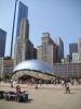 Cloud Gate: Mama (Katy) mit Viktor und mir (im Tuch) im Millennium Park
vor dem Cloud Gate des britischen Künstlers Anish Kapoor