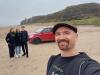 wir in Downhill: mit dem Auto am Strand von Downhill
mit dem Mussenden Temple ganz hinten links auf der Klippe 