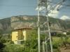 Blick aus Fenster im Trento : Blick vom Zug in die Südtiroler Landschaft 